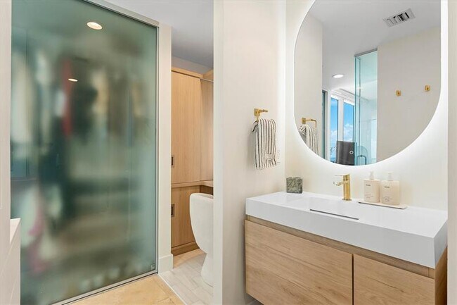 Building Photo - 1040 Biscayne Blvd
