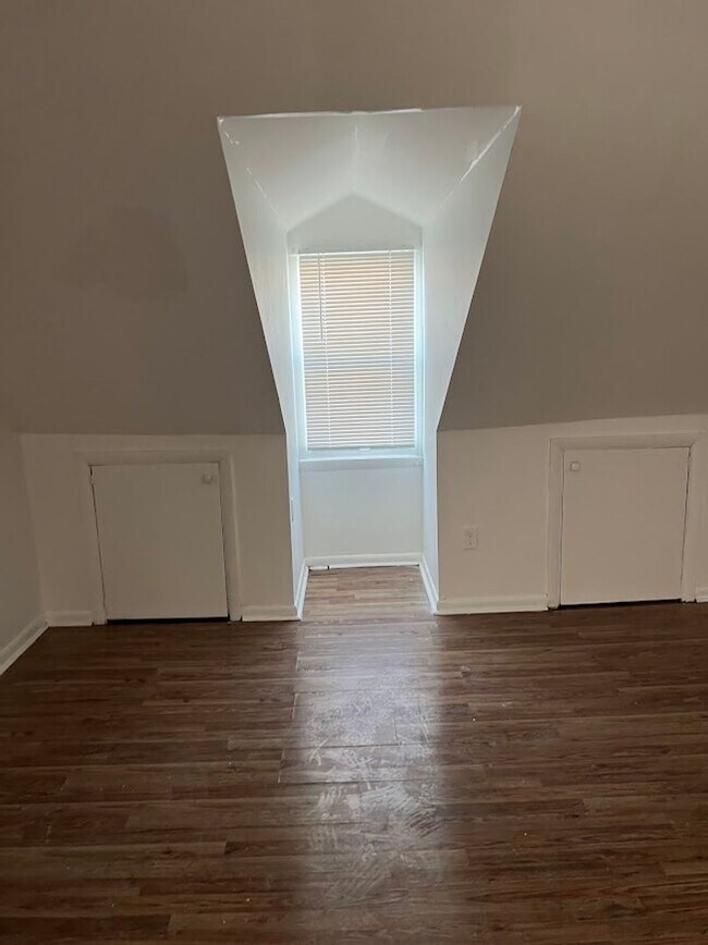 Building Photo - 1542 1/2 Centre Avenue