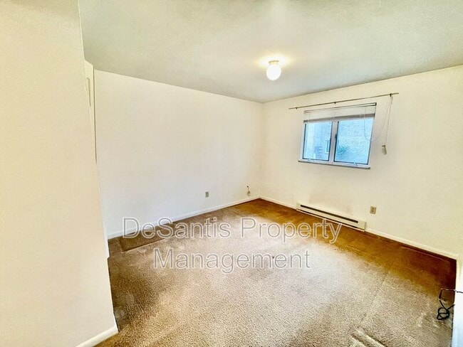 Building Photo - 405 Lunar Ln