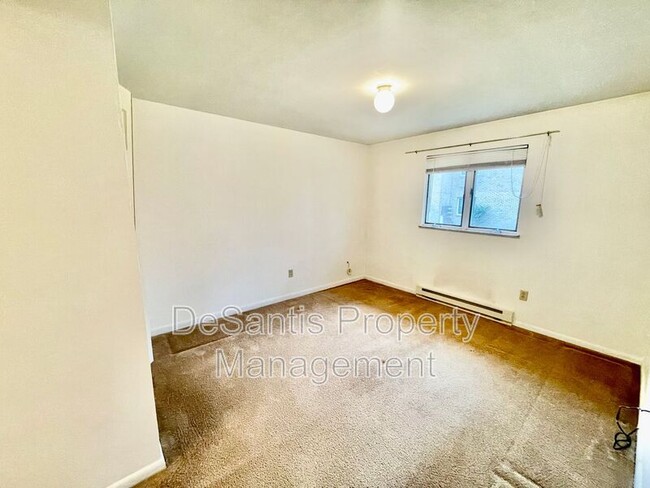 Building Photo - 414 Lunar Ln