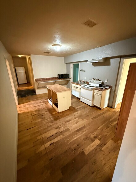 Building Photo - 123.5 S Latah St