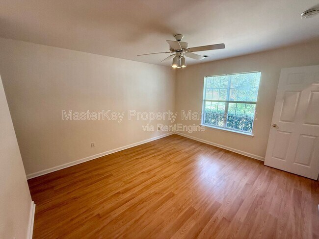 Building Photo - 327 St Thomas Dr