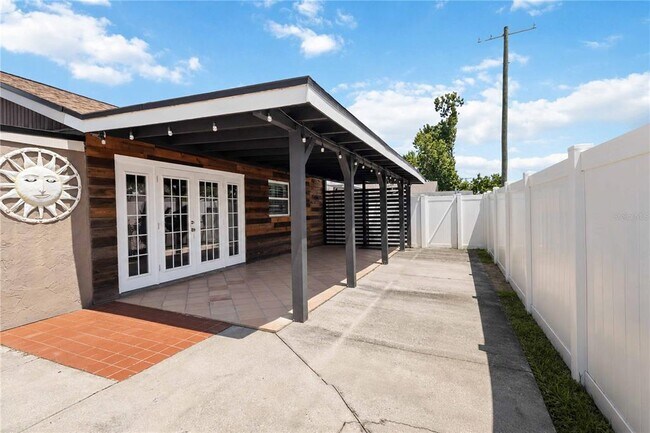 Building Photo - 10327 Parkcrest Dr