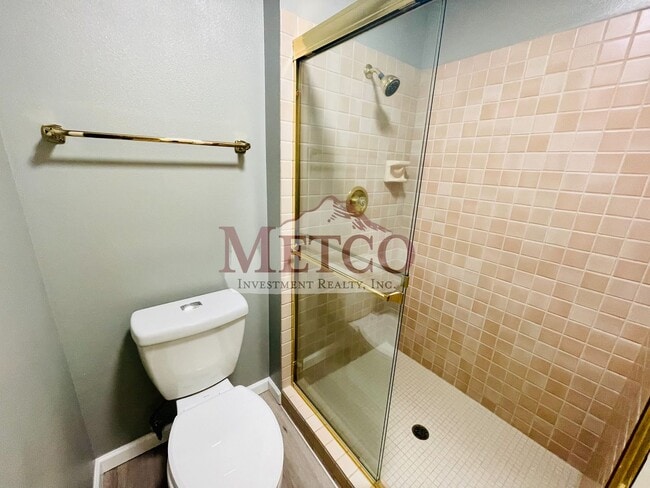 Building Photo - Beautiful 4 bedroom, 3 Bath House in Desirable Gilham Neighborhood!