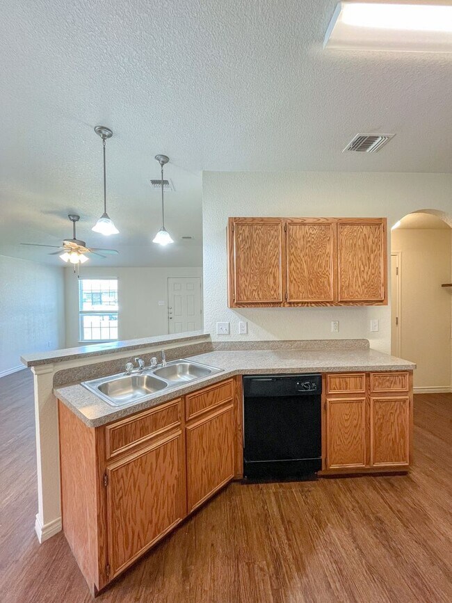 Building Photo - 1517 Justin Lp