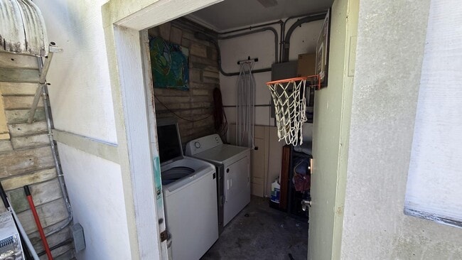 Building Photo - 231 NE 20th Ave