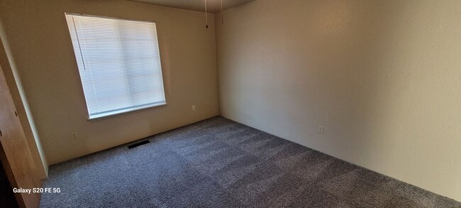 Building Photo - Beautiful & Spacious Home for Rent