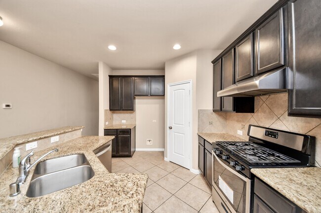 Building Photo - 3115 Lake Dr