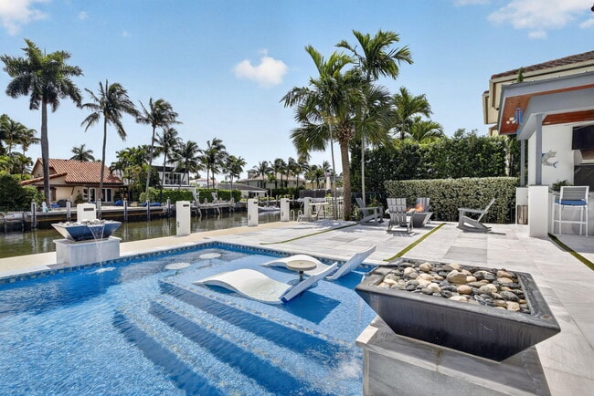 Building Photo - 334 Isle of Capri Dr