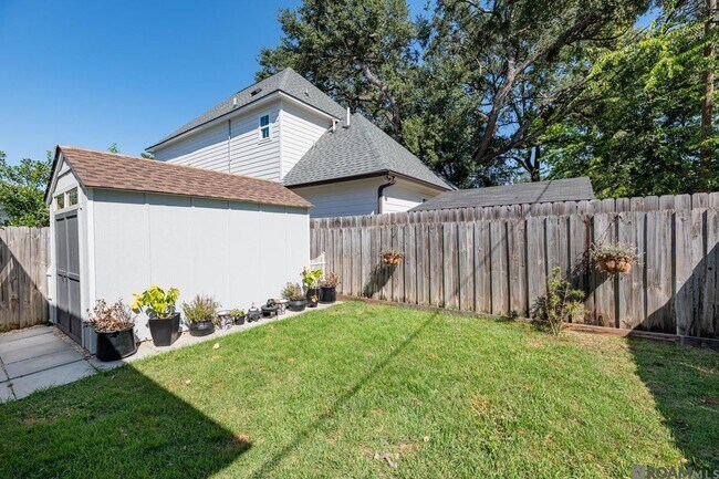 Building Photo - 817 St Rose Ave