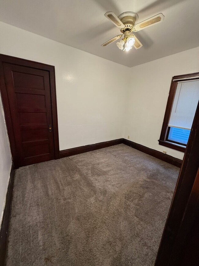 Building Photo - 2252 S 7th St