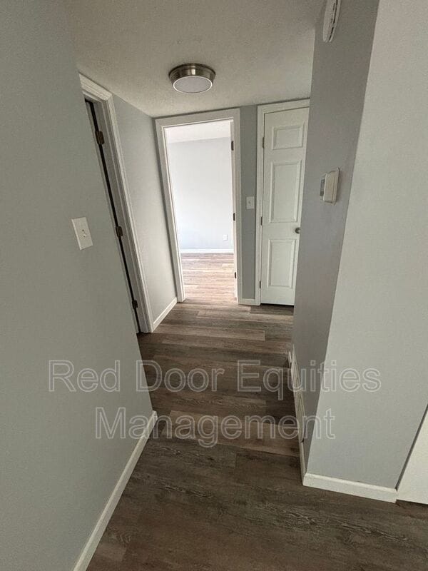 Building Photo - 117 W Walnut St