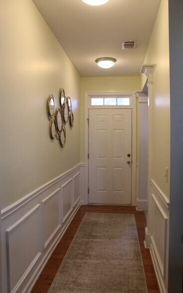 Building Photo - 353 Southgate Dr