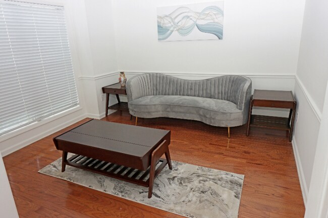 Building Photo - 888 Saddlebred Way