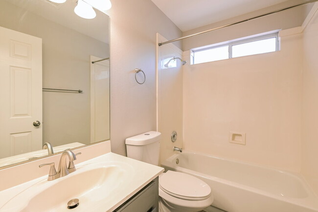 Building Photo - 1137 Shady Run Terrace