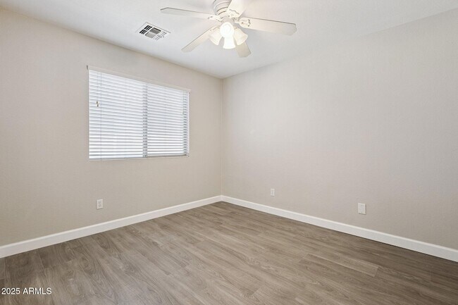 Building Photo - 5409 S 10th Ave