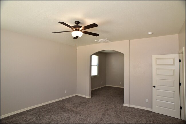 Building Photo - 10617 Hidden Palm Pl