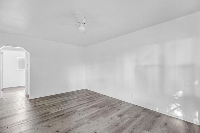 Building Photo - 13410 S Vermont Ave