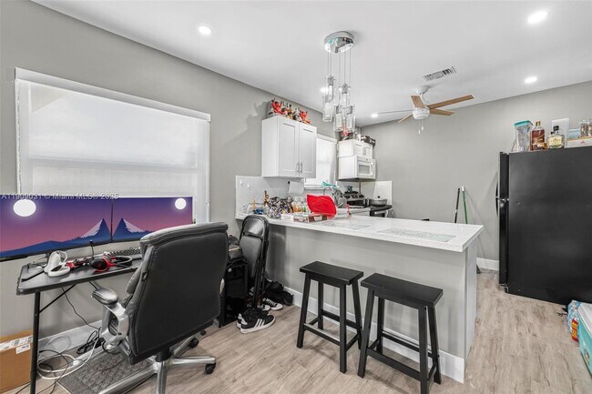 Building Photo - 3705 NW 35th Ave