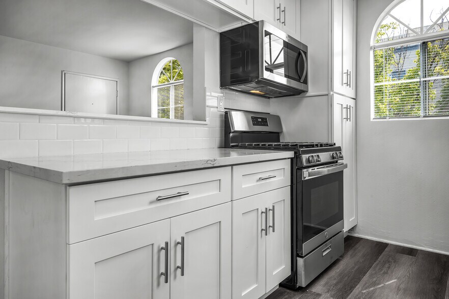 Building Photo - 2400 Walnut Ave