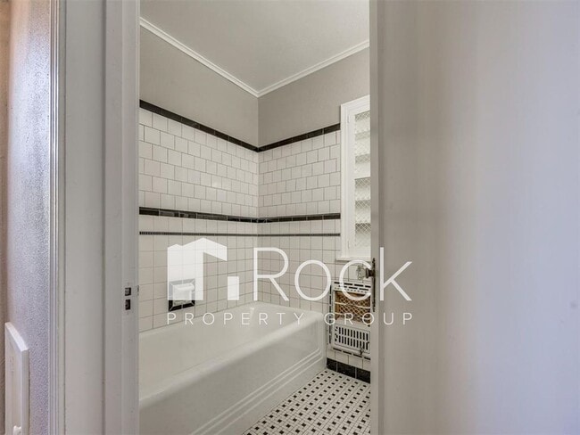 Building Photo - 3 Bedroom Home + 1 Bedroom Apartment near OCU and Uptown!