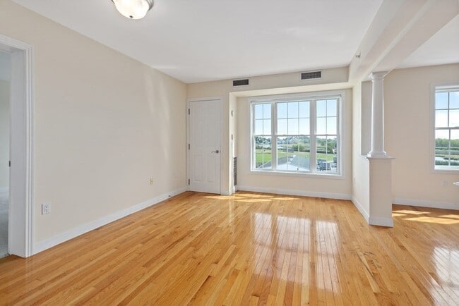 Building Photo - 145 Bennington St