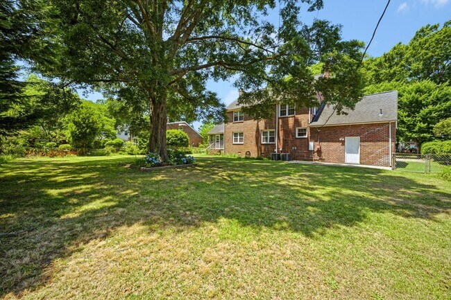 Building Photo - PINEWELL