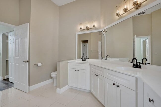 Building Photo - 16658 La Mesa Dr