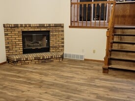 Building Photo - 2231 Cloudview Ct