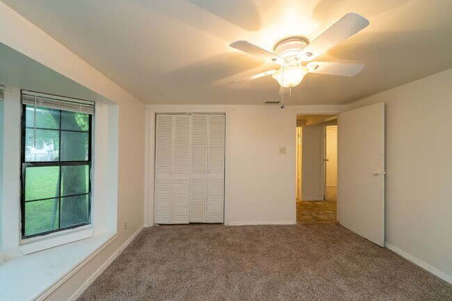 Building Photo - 6950 Lark Haven Ln