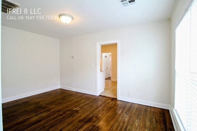 Building Photo - 2865 E Admiral Pl