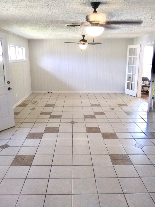 Primary Photo - 316 N Wanda Dr