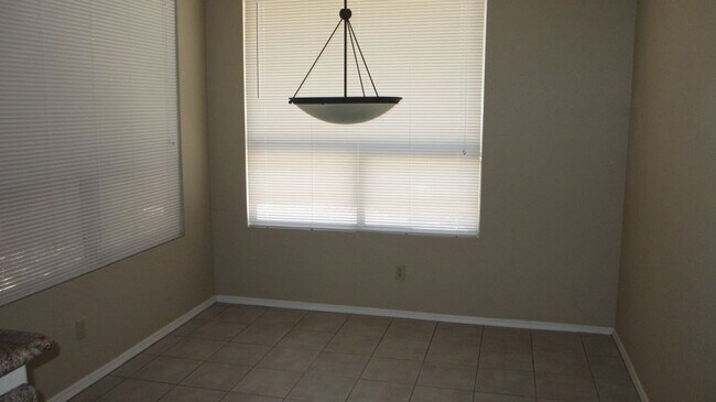 Building Photo - 2471 W Hemlock Way