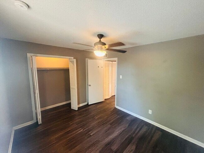 Building Photo - 9 Meredith Ct