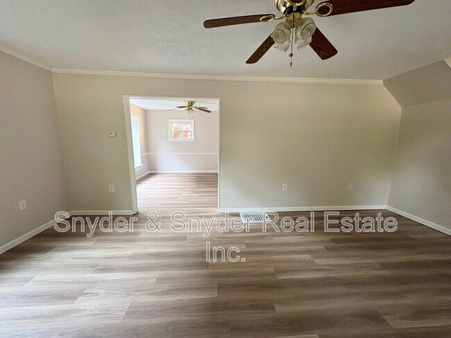 Building Photo - 605 Sackett Ave