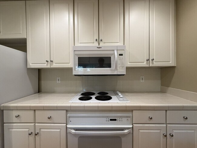 Building Photo - 9605 NW Miller Hill Dr