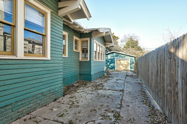 Building Photo - 1019 NW 34th St
