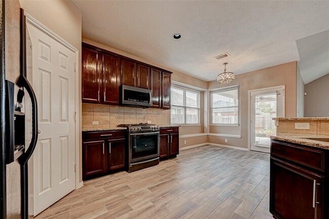 Building Photo - 16942 Langham Crossing Ln