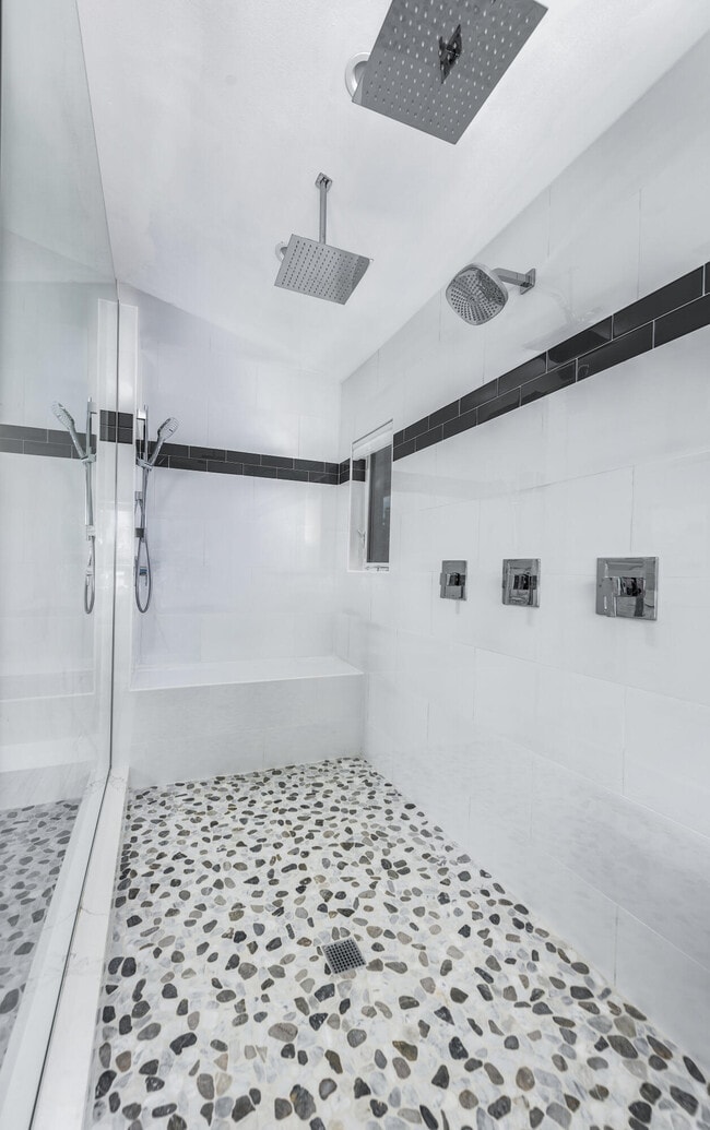 Building Photo - 3001 Jasmine Ct