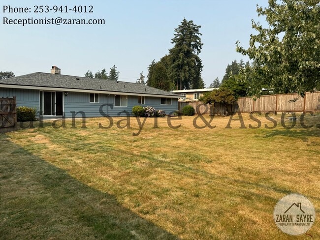 Building Photo - 215 - Perfect Location! Three Bedroom Charmer