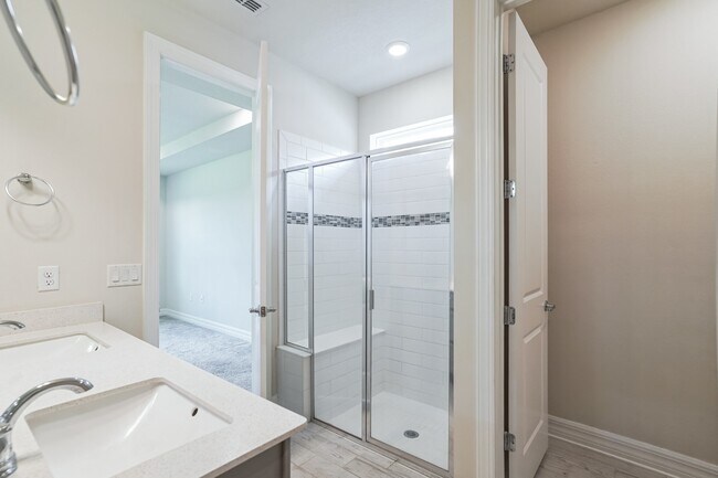 Building Photo - Charming 4-Bedroom Family Home in Serene S...