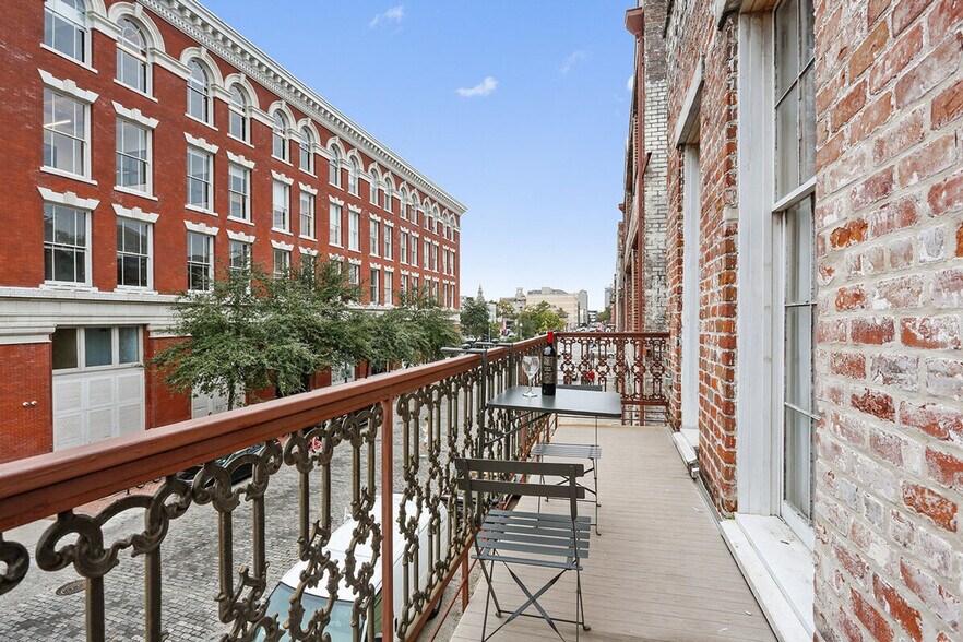 Building Photo - 928 Camp St