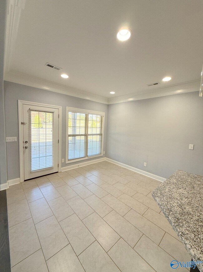 Building Photo - 218 Woodgrove Dr