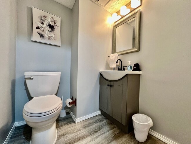 Building Photo - 6631 Pin Oak Ct