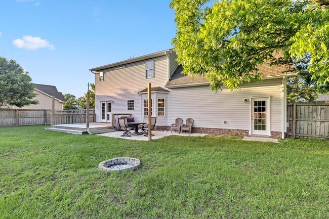 Building Photo - 3 bedroom with BONUS! Fenced Yard
