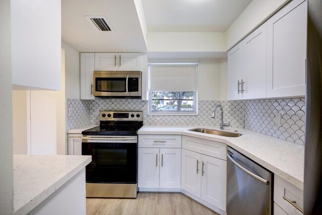 Building Photo - 18081 SE Country Club Dr