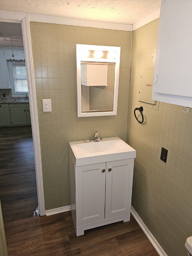 Building Photo - Charming 2-Bedroom Home Near Downtown Lincolnton!