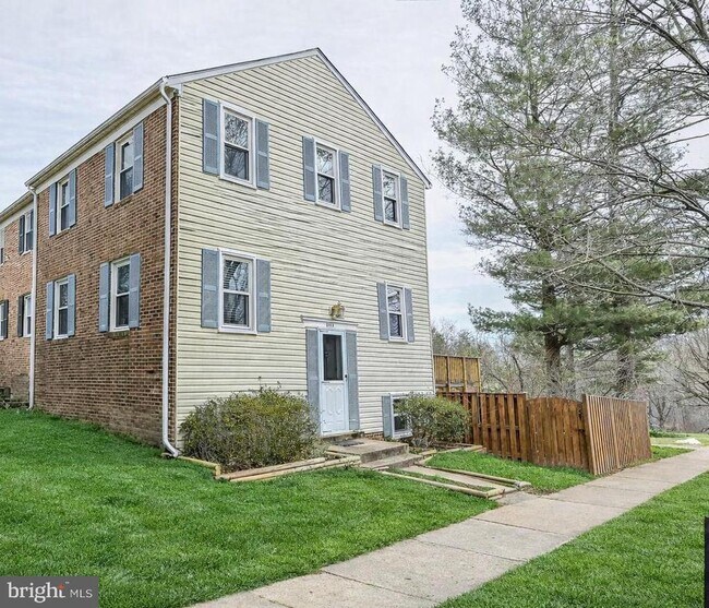 Building Photo - 5572 Kendrick Ln