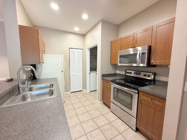 Building Photo - 2138 Chianti Pl