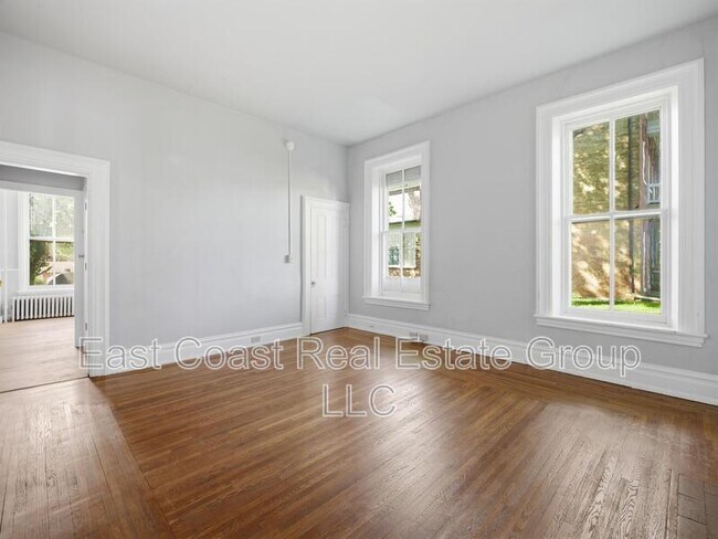 Building Photo - 323 N Potomac St